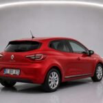 Красный Renault Clio 2023 года, вид сзади, номерной знак Анталья Белек