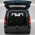 2026 model Fiat Doblo aracının açık bagajı, iç ölçüleri belirtilmiş
