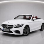 Weißer Mercedes C200 Cabrio 2023 mit rotem Interieur, aufgenommen in Antalya Belek